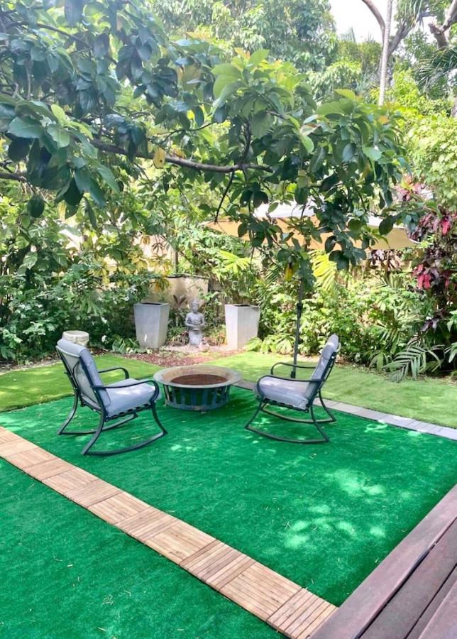 Seaside Haven: Gated 2-Bedroom with Den and Parking Miami Exterior photo