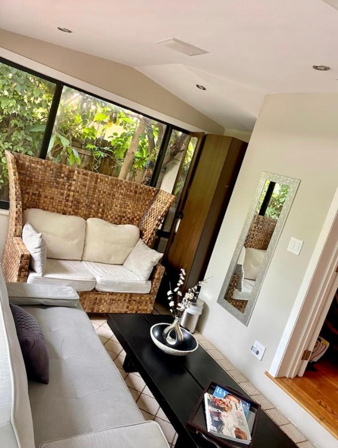 Seaside Haven: Gated 2-Bedroom with Den and Parking Miami Exterior photo